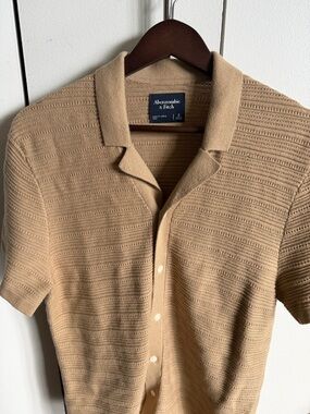 Abercrombie & Fitch Tan Short-Sleeve Knit Button-Down Shirt